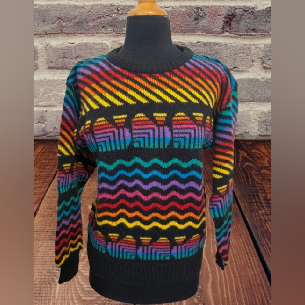 Vintage women’s 80s retro Colorful Striped Sweater Abvien size medium
